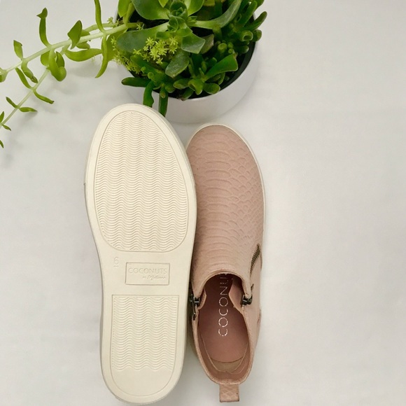 💫💝HOST PICK💝1 LEFT Anthropologie Sneaker💘💘💘 - Picture 2 of 6